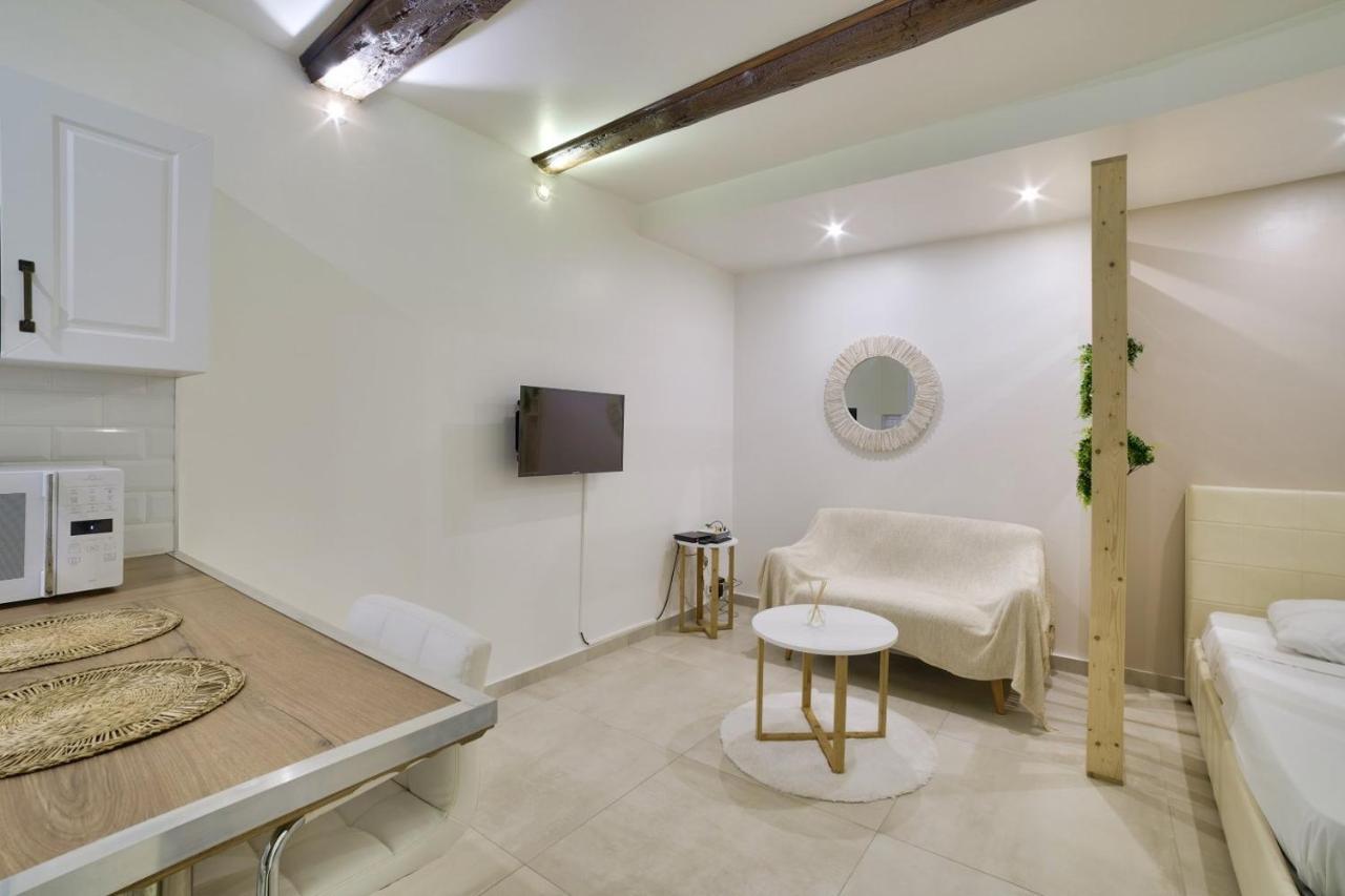 Superb Flat Near The Beach In Антиб Екстериор снимка