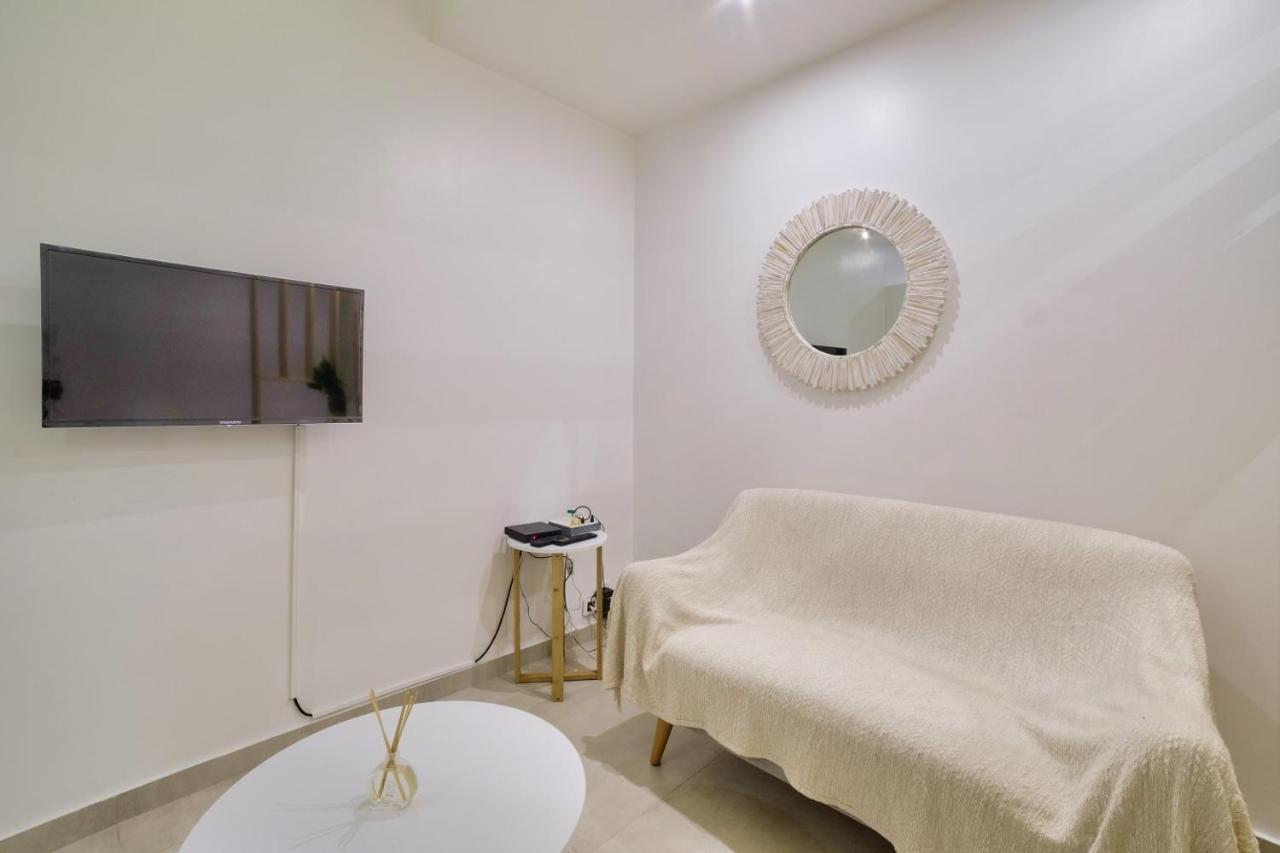 Superb Flat Near The Beach In Антиб Екстериор снимка